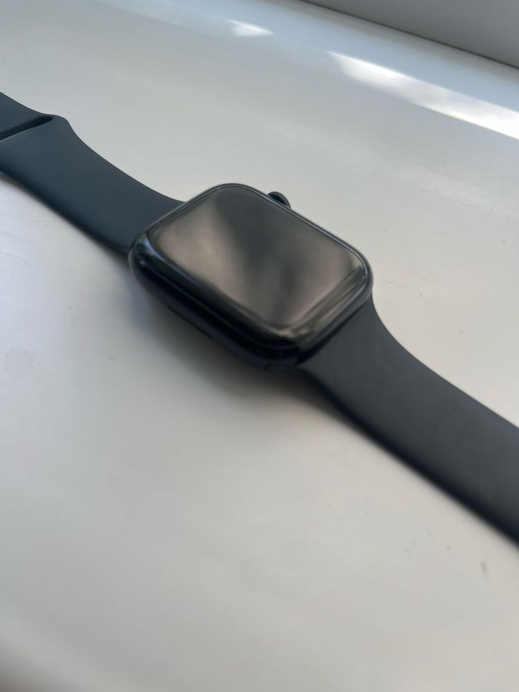 Apple Watch 8 series 45 mm