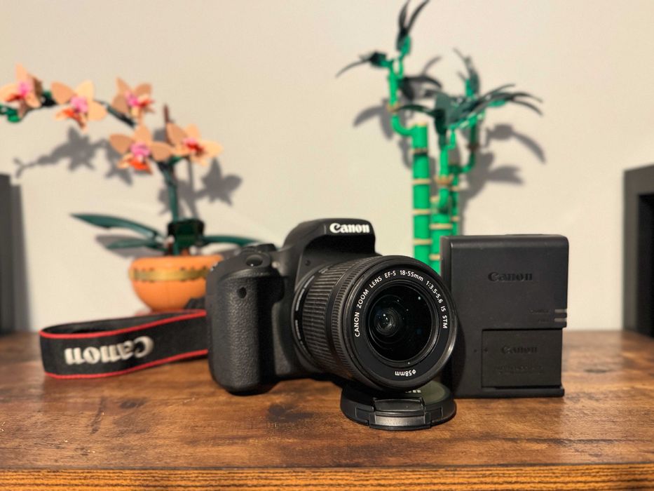 Canon EOS 800D + обектив 18-55mm IS STM