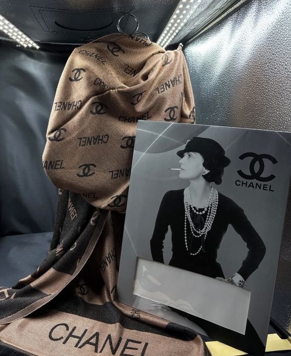 Eșarfă Chanel, nouă