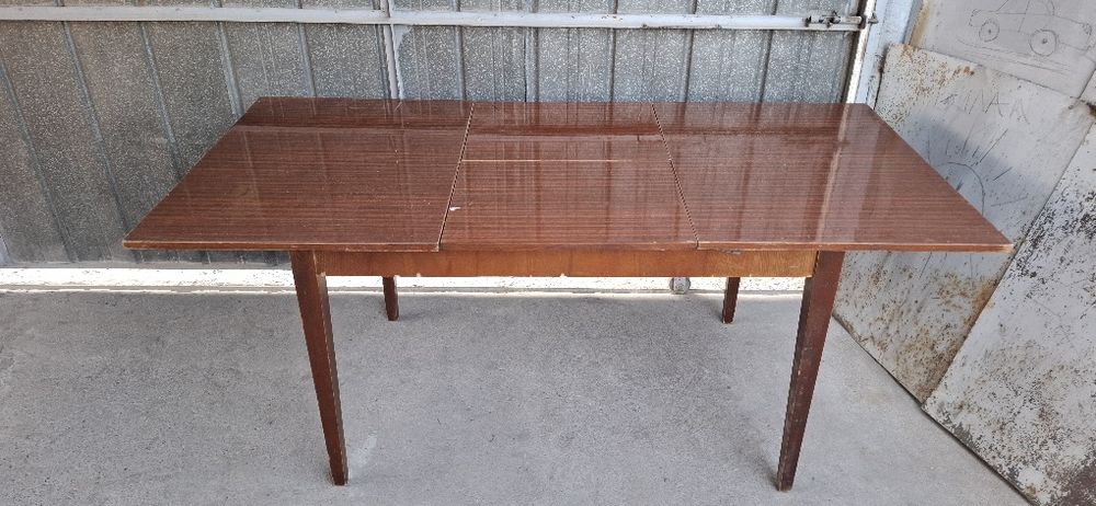 Стол раздвижной длинна 1.7м,ширина 0.8м,высота 0.72м