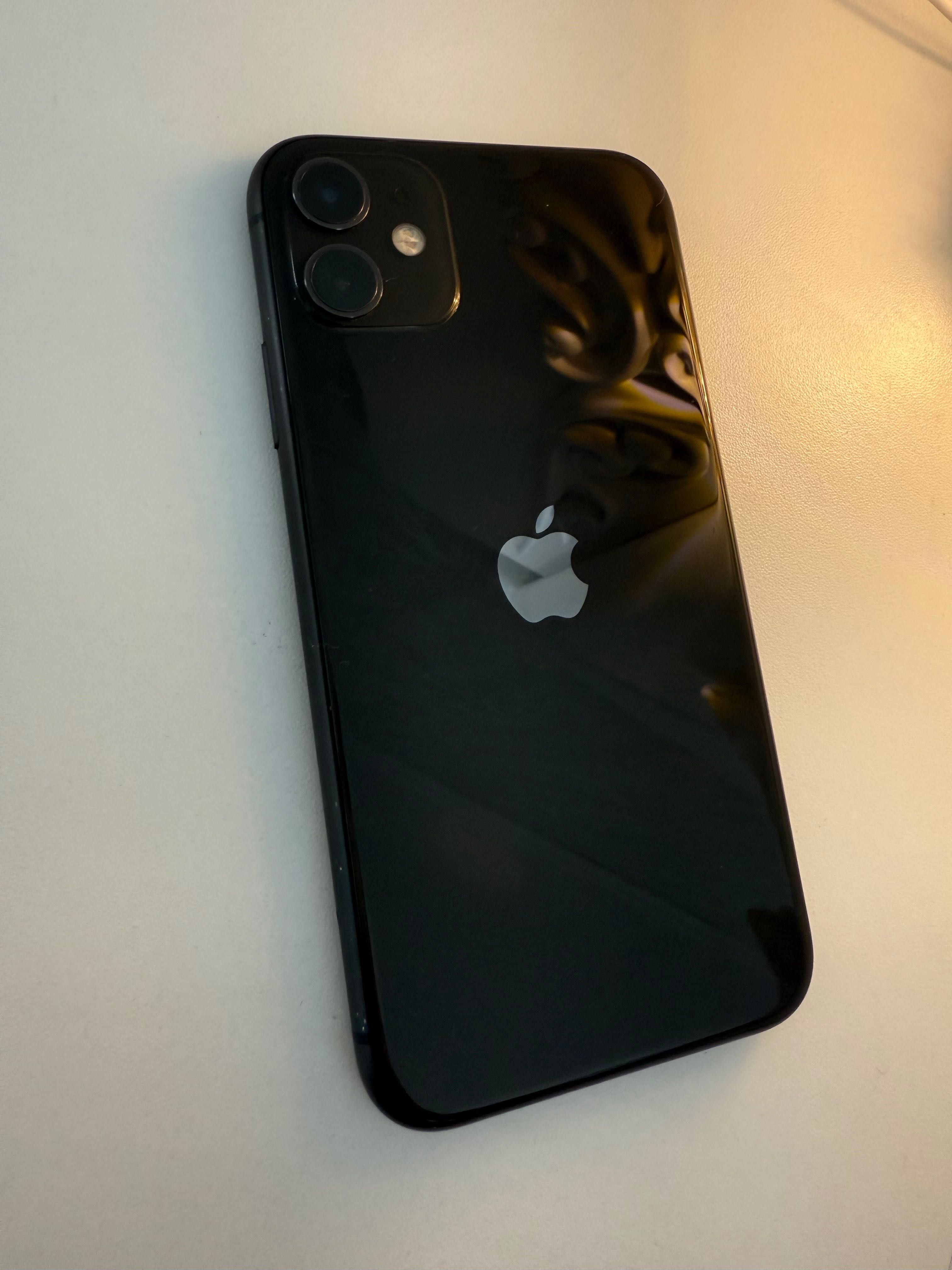 iPhone 11 - 64 GB + ПОДАРЪК слушалки