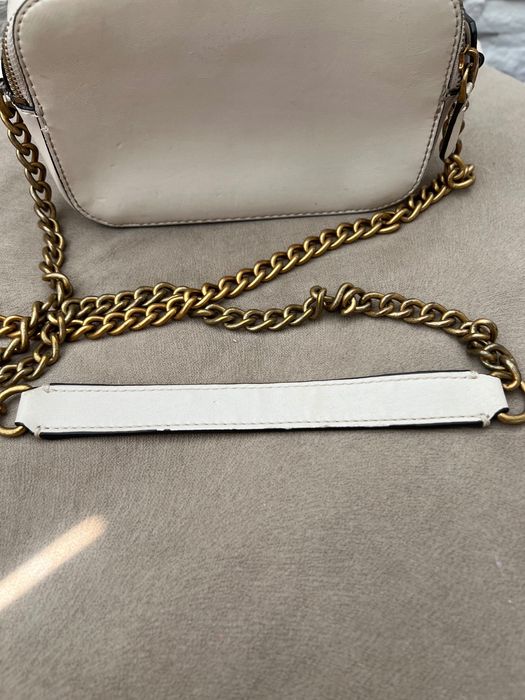 Бежева чанта guess