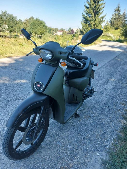 Scuter Aprilia scarabeo