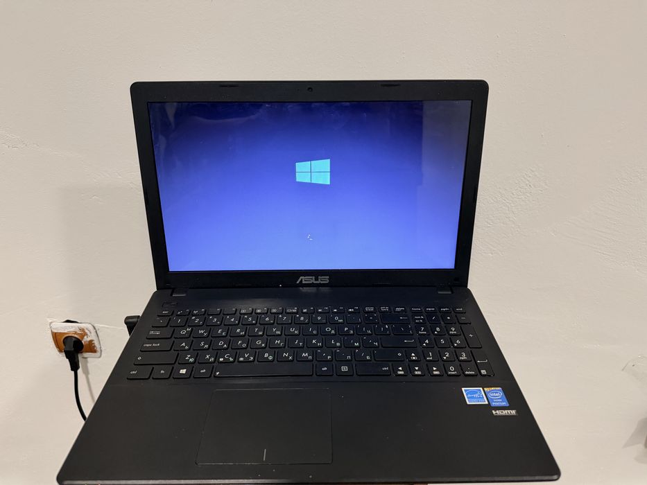 Лаптоп Asus X551C