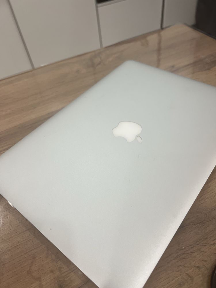 Macbook air продаю в отличном состоянии
