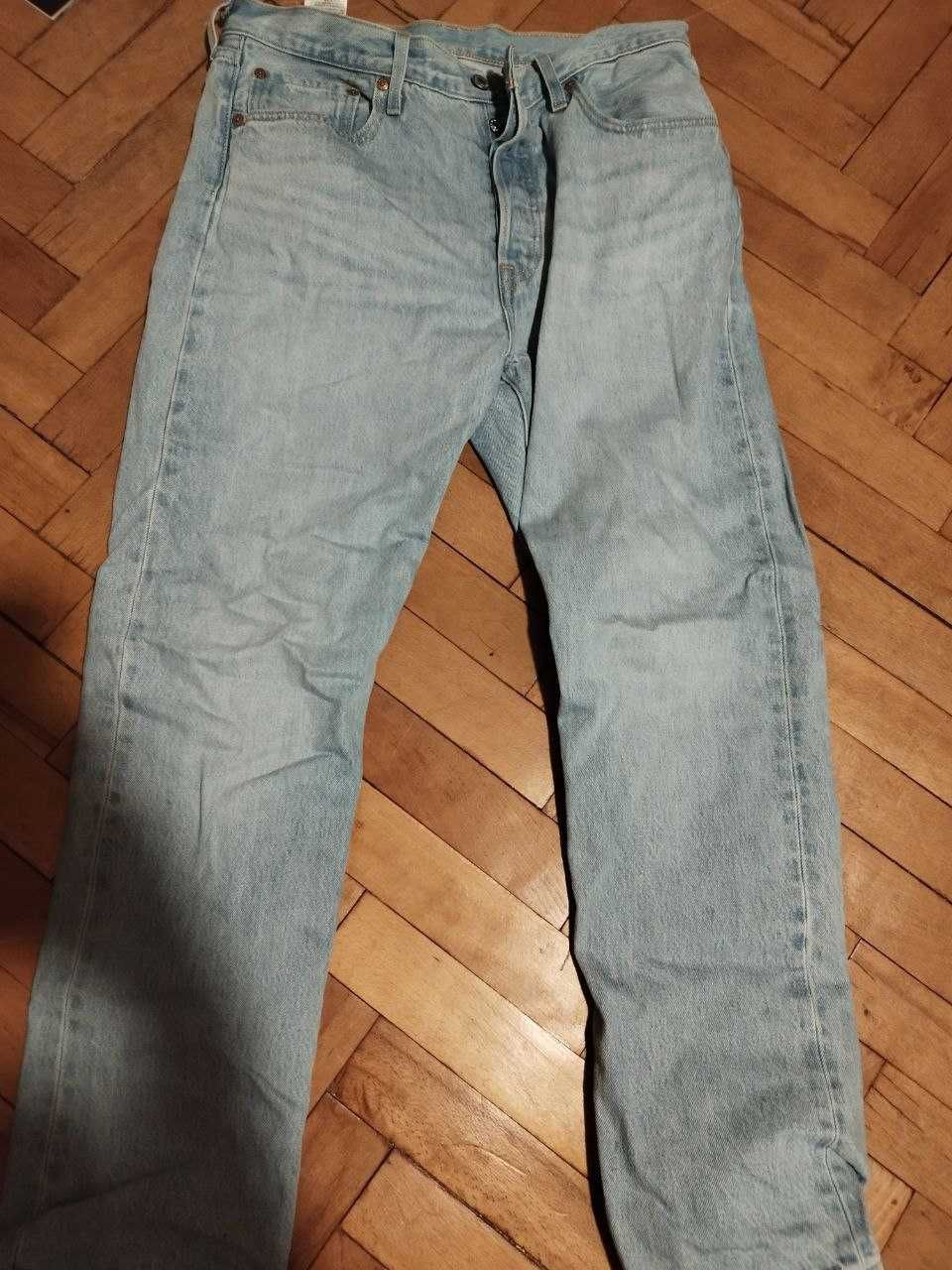 Продавам няколко чифта дънки Levi's и 1 чифт HM