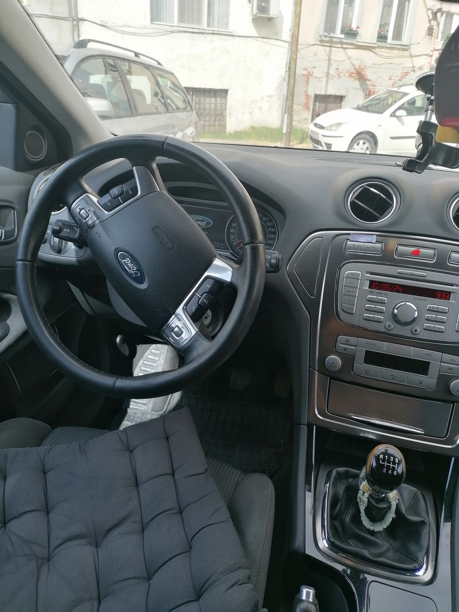 Vând Ford mondeo