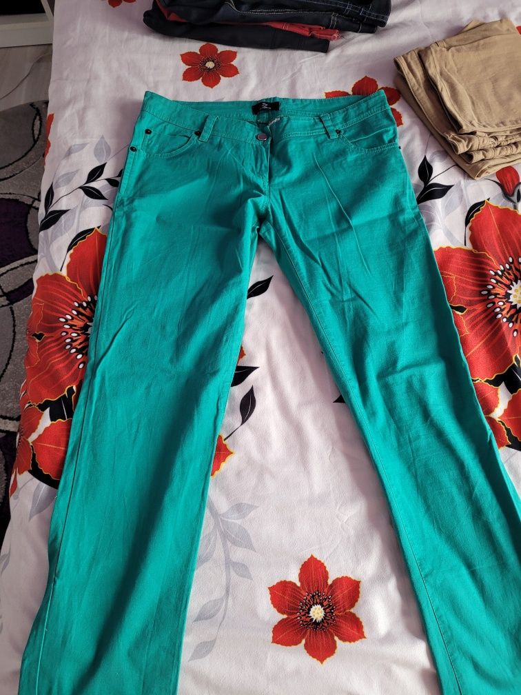 Vand pantaloni și blugi dama