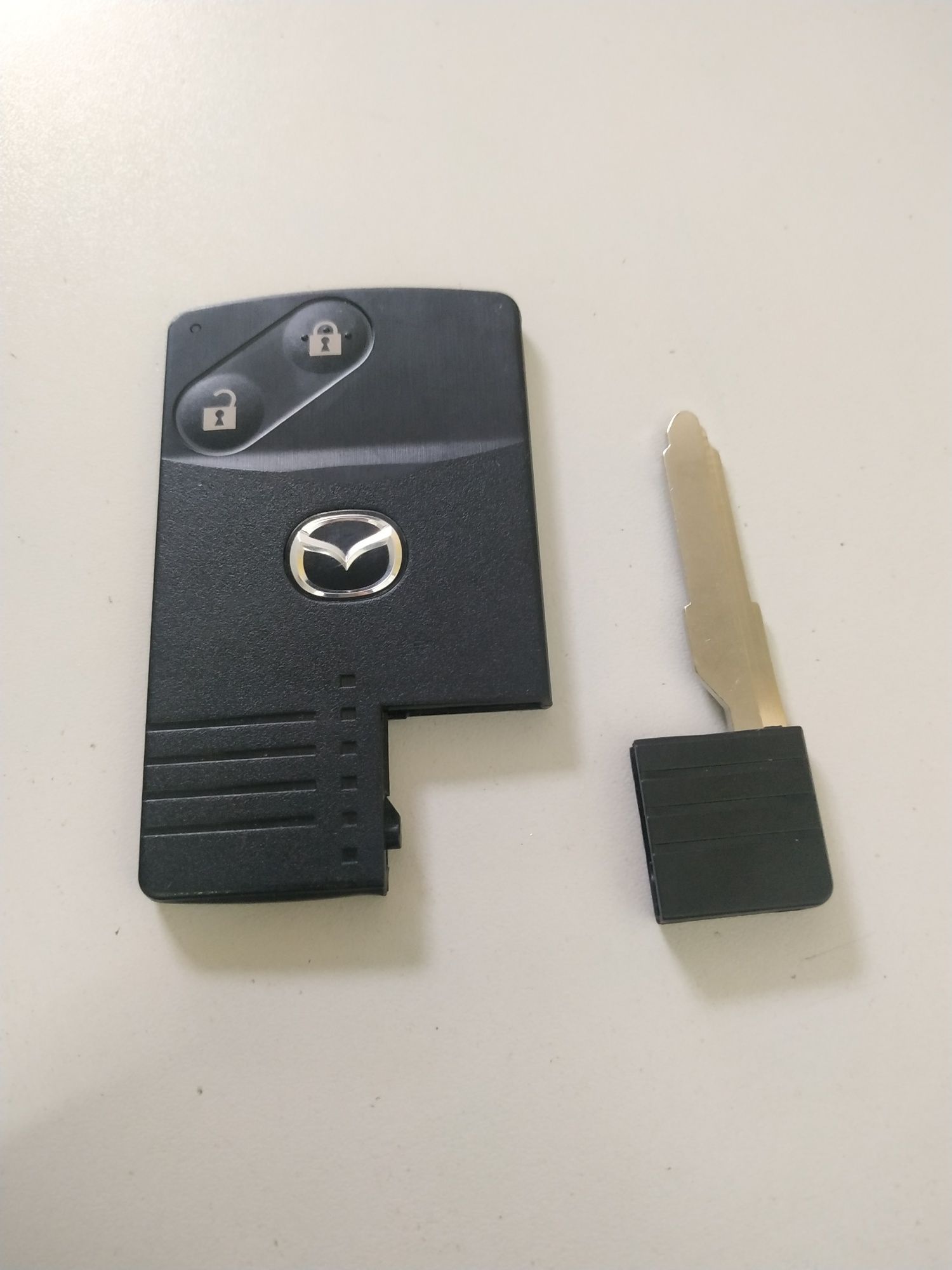 Оригинальный смарт ключ на автомобиль Mazda