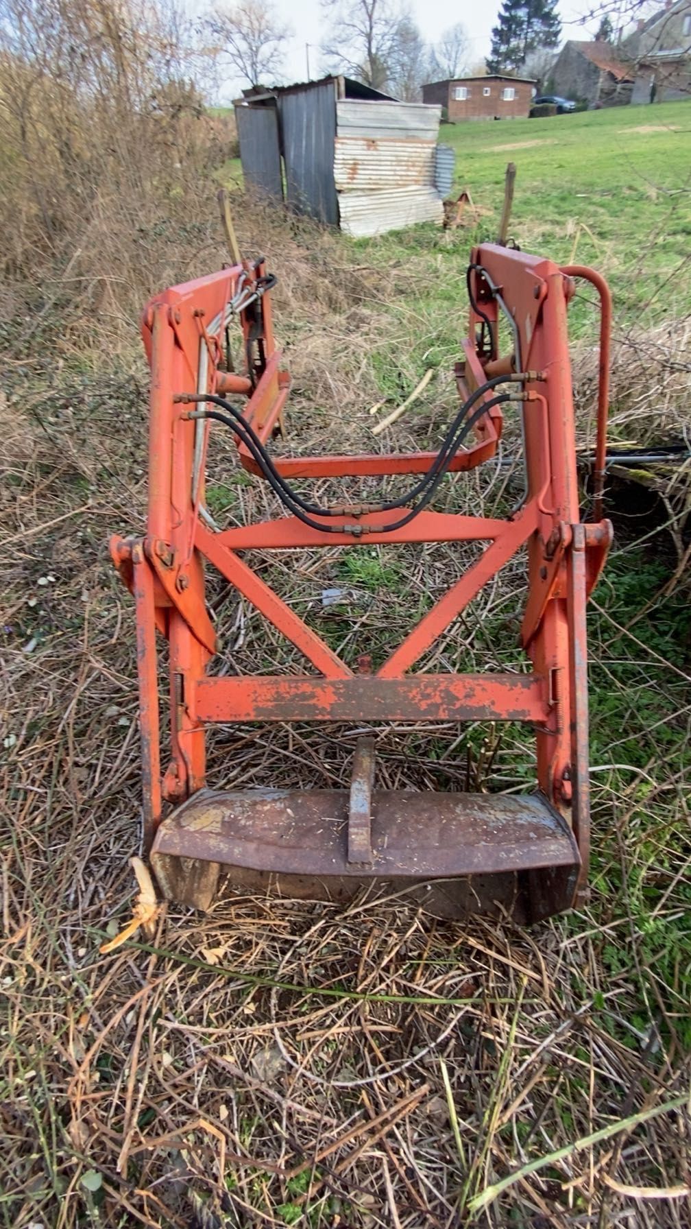Încărcător frontal tractoare Fiat în patru cilindri