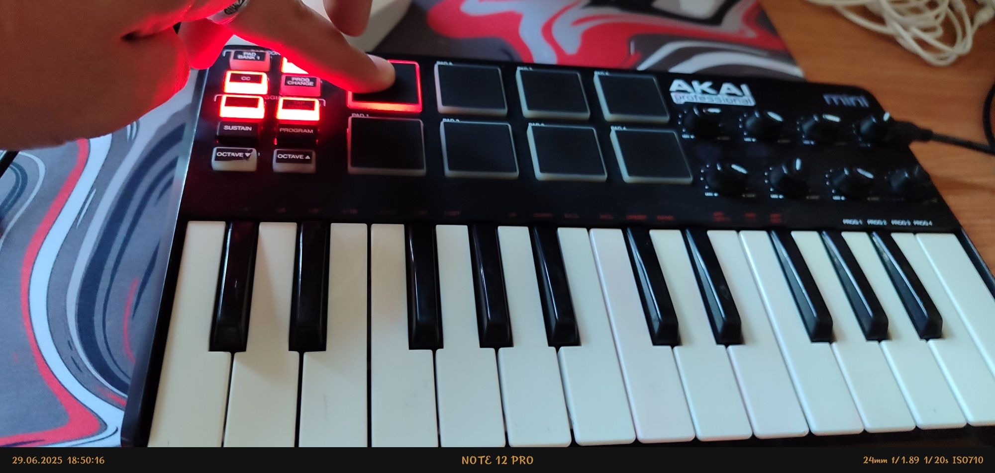 Akai professional mini  midi клавиатура