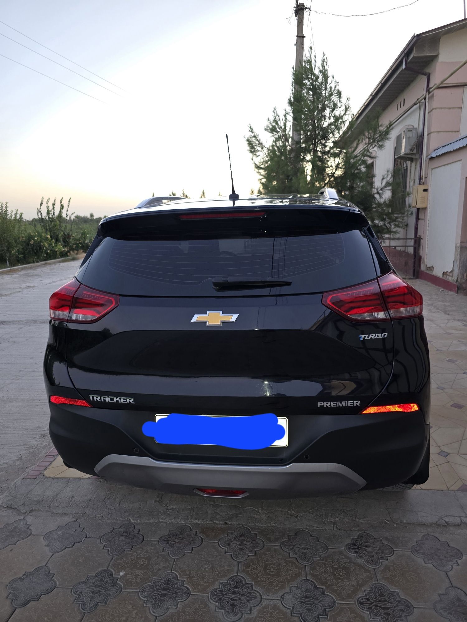 Продаётся Tracker 2 Primer 2023, цвет DARKMOON