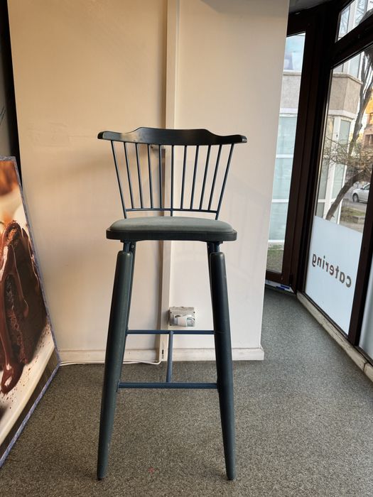 Scaun bar înalt, din lemn și metal, cu șezut tapițat-41buc disponibile