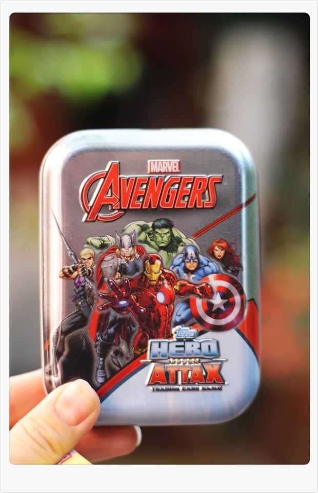 Carti de joc cu personaje Avengers Marvel si figurine supereroi