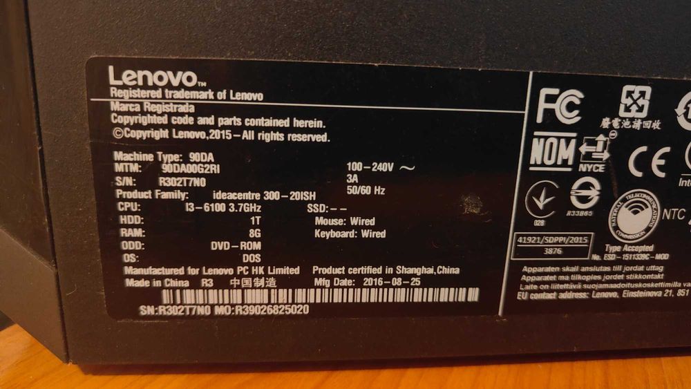 Vând sistem desktop PC Lenovo + tastatura și mause