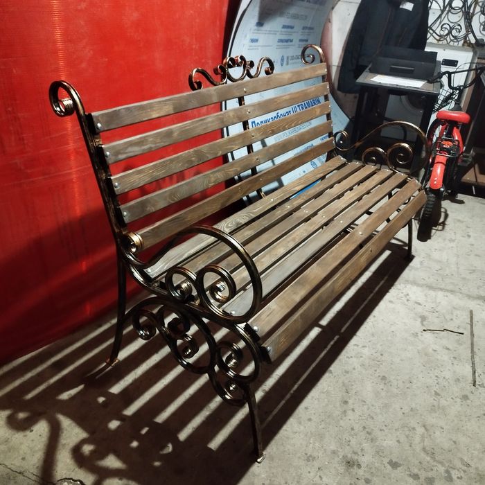 Скамейка лавка с элементами ковки