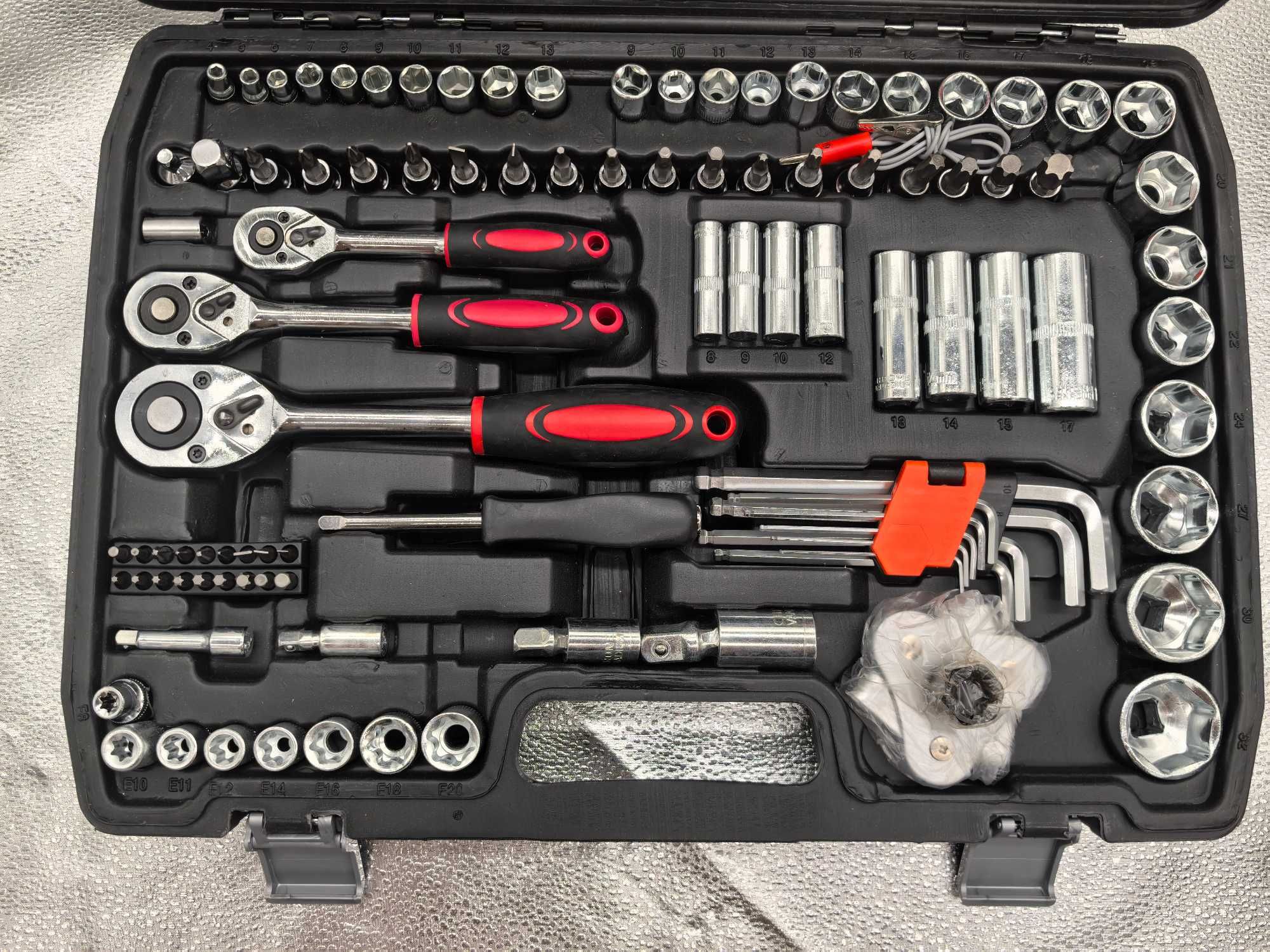 Set scule  121 piese Profesional  DR. 1/4 – 3/8 – 1/2