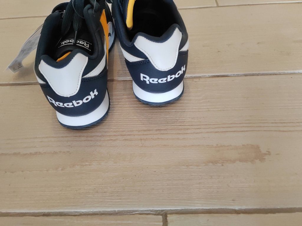 Adidași Reebok noi cu eticheta