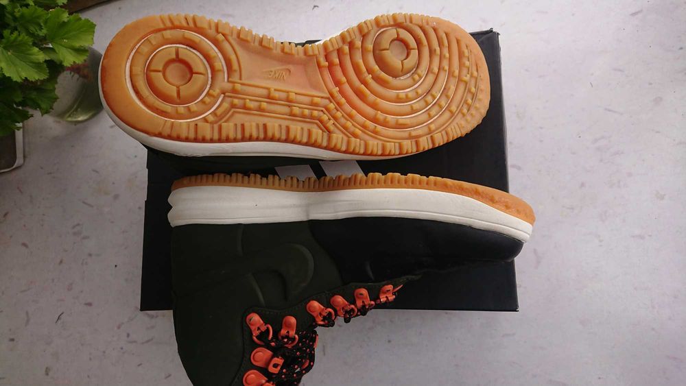 Обувки NIKE Lunar Force 1 Duckboot      40 номер стелка 25см- отлични