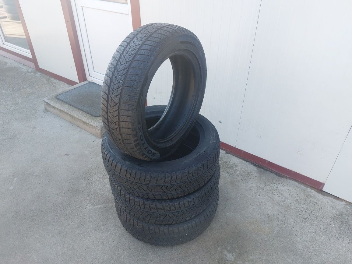 125 lei bucata! Set anvelope M+S/IARNA 205 60 17 Pirelli