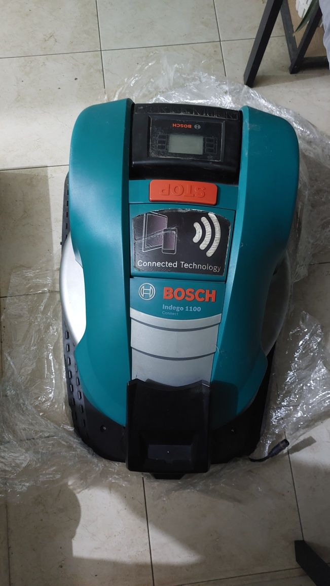 Продавам косачка робот  Бош BOSCH Indego 1100