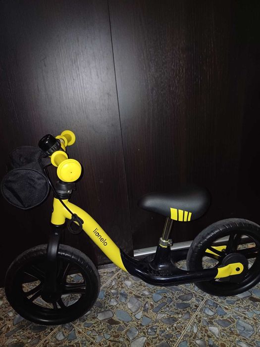 Vand bicicleta fara pedale LIONELO - ca noua(folosita de 2 ori)