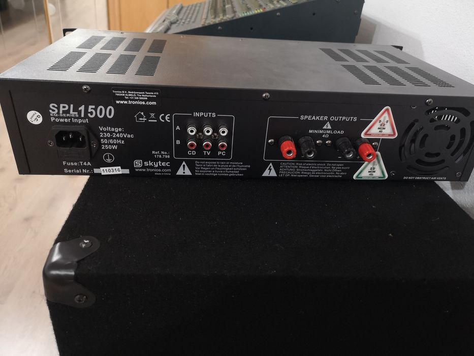 Vând instrumente muzicale