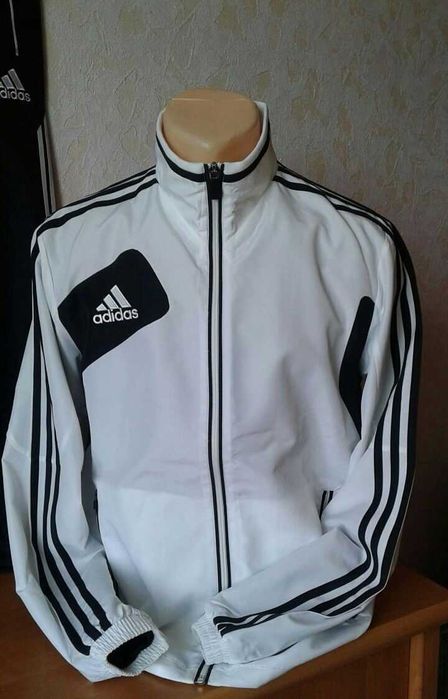 Продам спортивный костюм