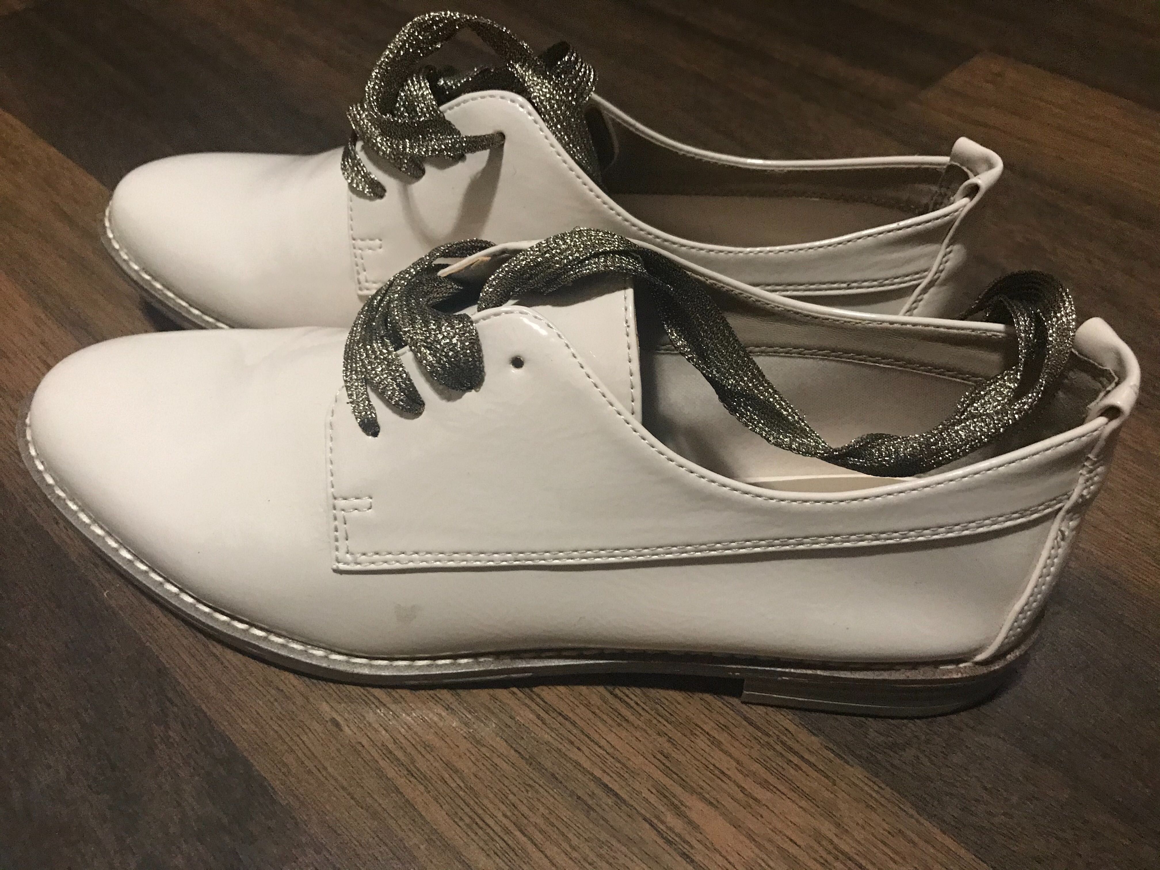 Тамарис обувки с връзки