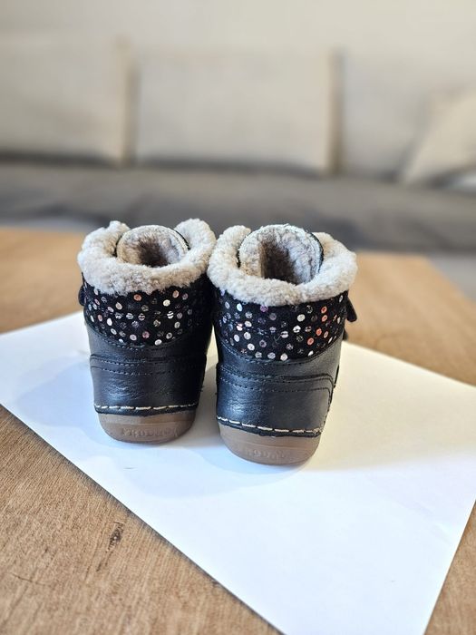 Ghete imblanite froddo marimea 23
Purtate putin, stare foarte buna - 1