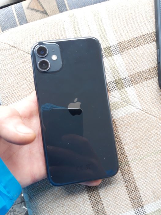 Продам Айфон 11 64 гб