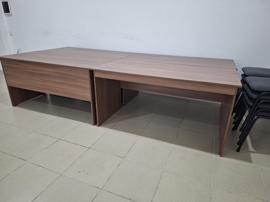 Продается стол и стулья