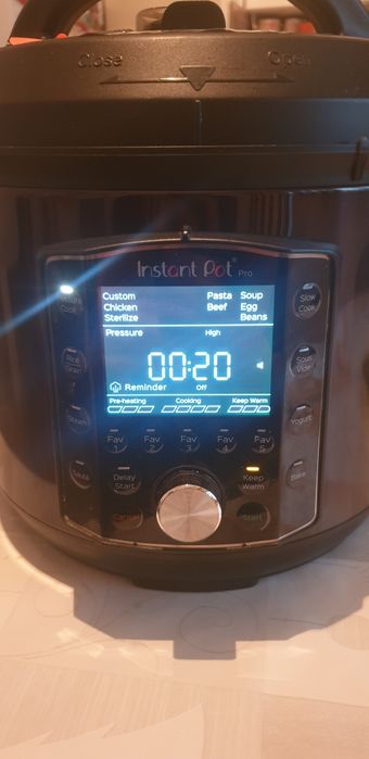 Продавам мултикукър Instant Pot Pro 5.7l