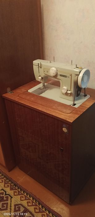машинка швейная СССР ножная Подольск..буфет..трюмо