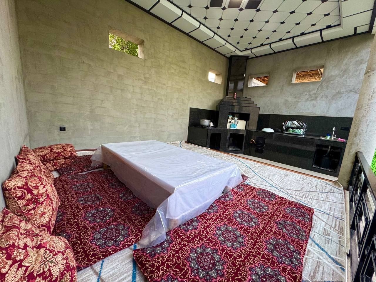 Oqtosh dacha, Quyoshga yaqin, Faqat oila qoʻyiladi.