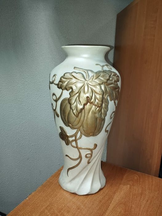 Продам интерьерную вазу