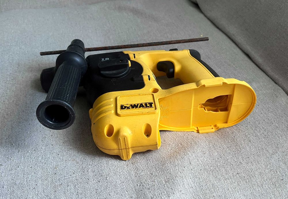 Ciocan rotopercutor DeWalt DC212 18V Germania doar corp functional
