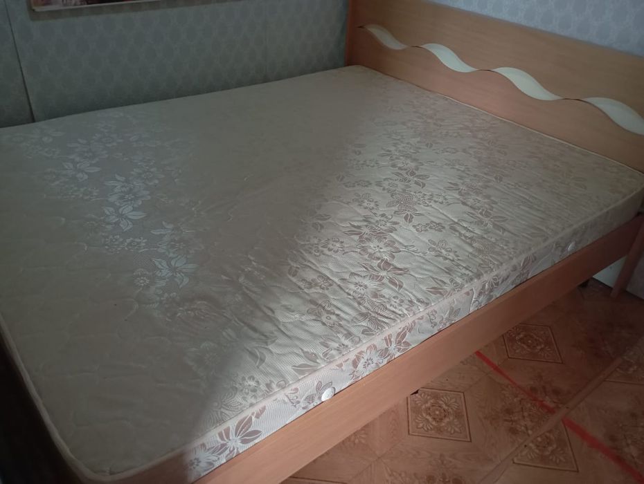 Кровать двуспальная в хорошем состояние