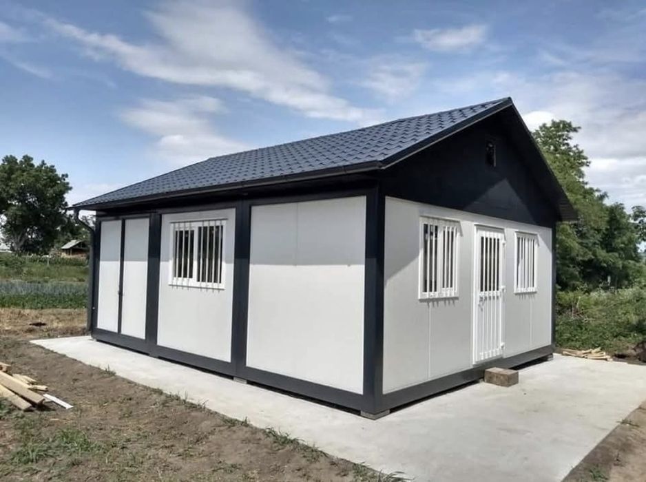 Vand casa pe structura metalica de locuit