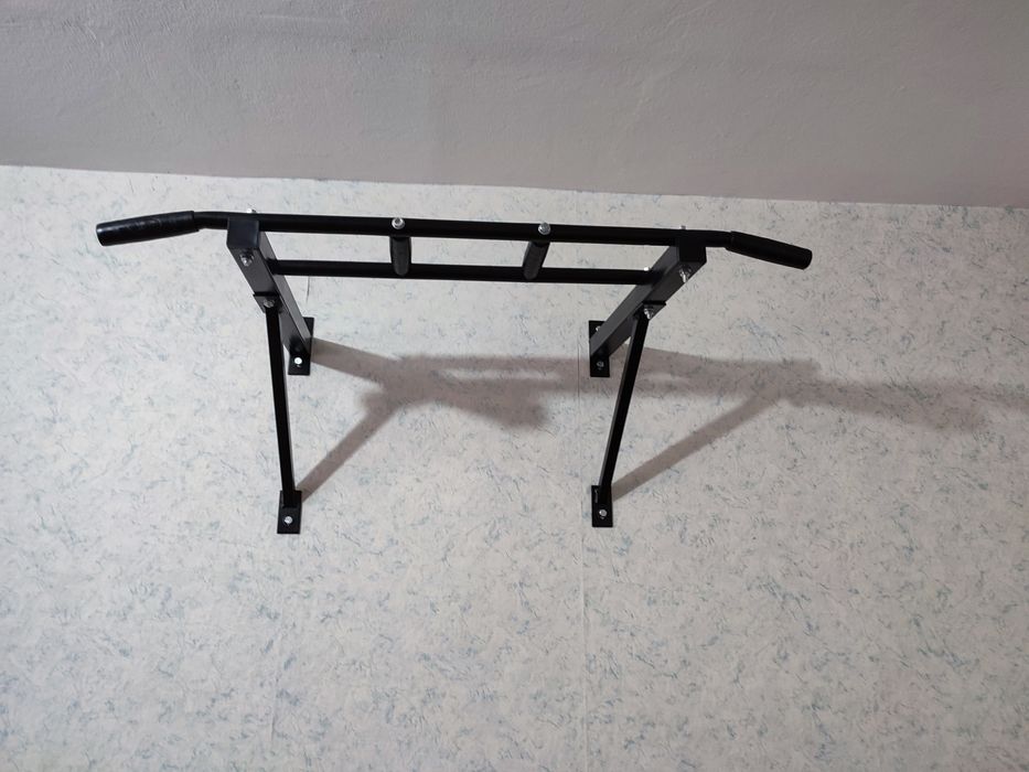 Турник настенный