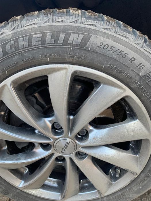 MICHLIN 205/55/R16 на дисках TOYOTA 220 тысяч