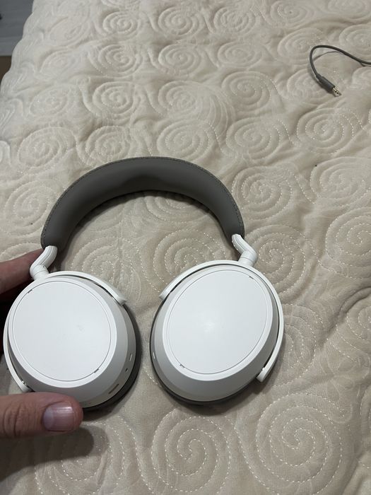 EARLY BLACK FRIDAY. Vand casti sennheiser momentum 4