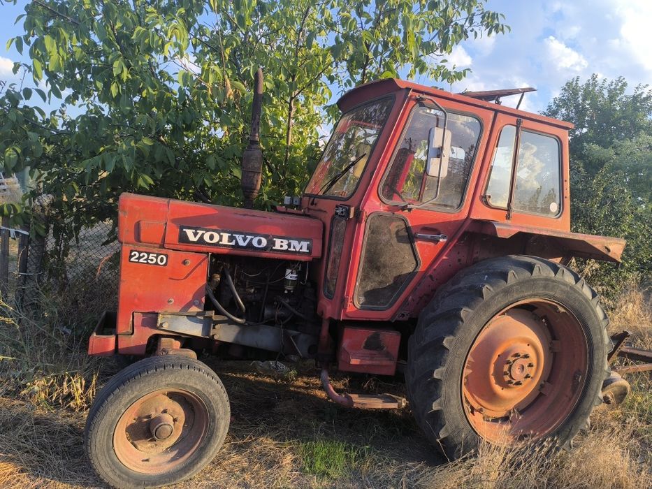 Трактор Волво бм 2250