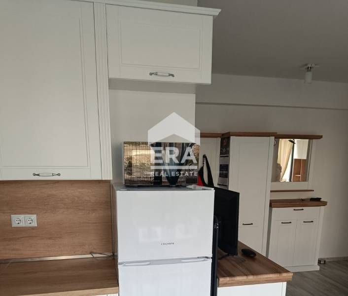 Двустаен, чисто нов, обзаведен апартамент под наем, с двор и паркомяст