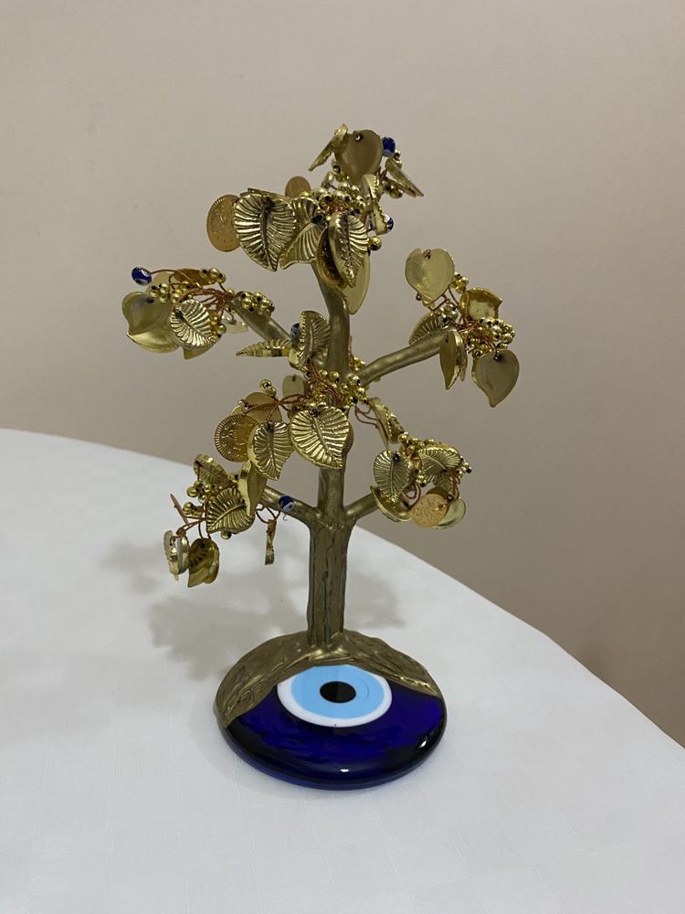 Золотые дерево с глазиками