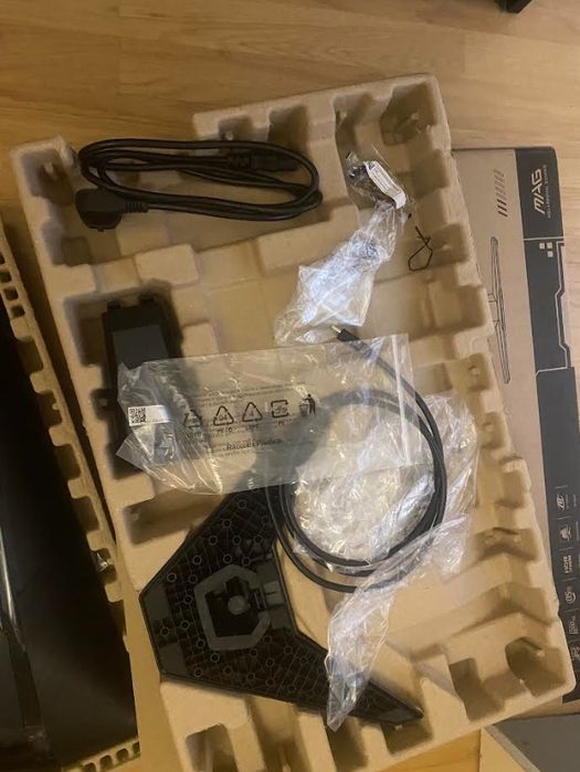 Монитор MSI 24,5инча, чисто нов