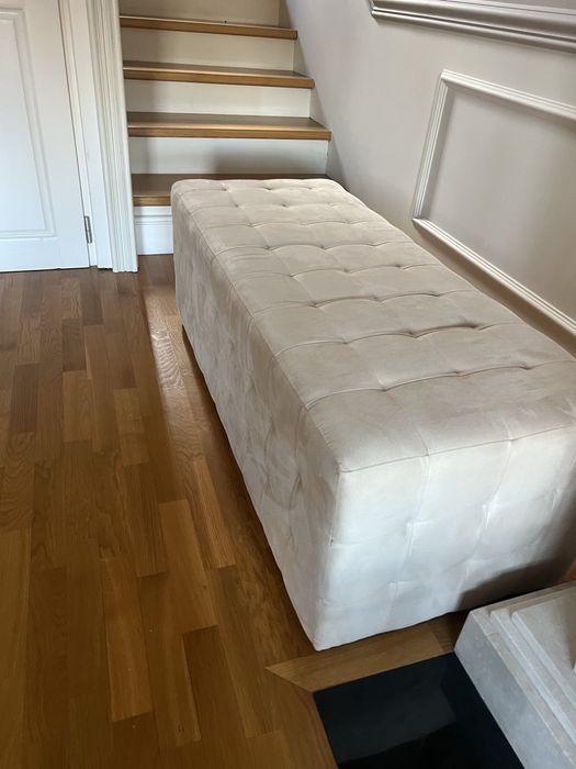 Bancheta tapitata tip chesterfield