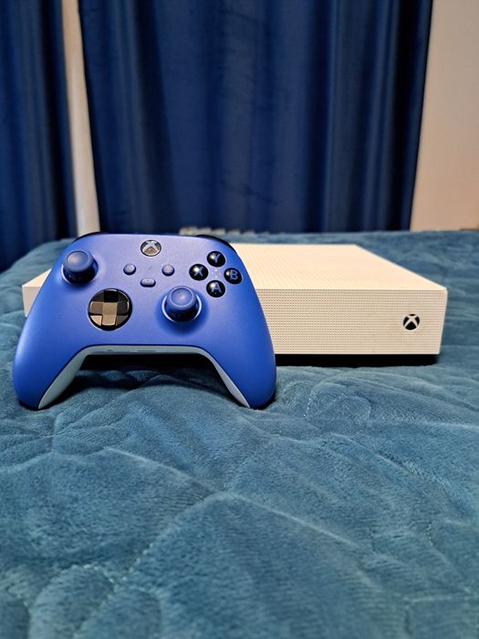 Vând Xbox one S ca nou  culoare alb