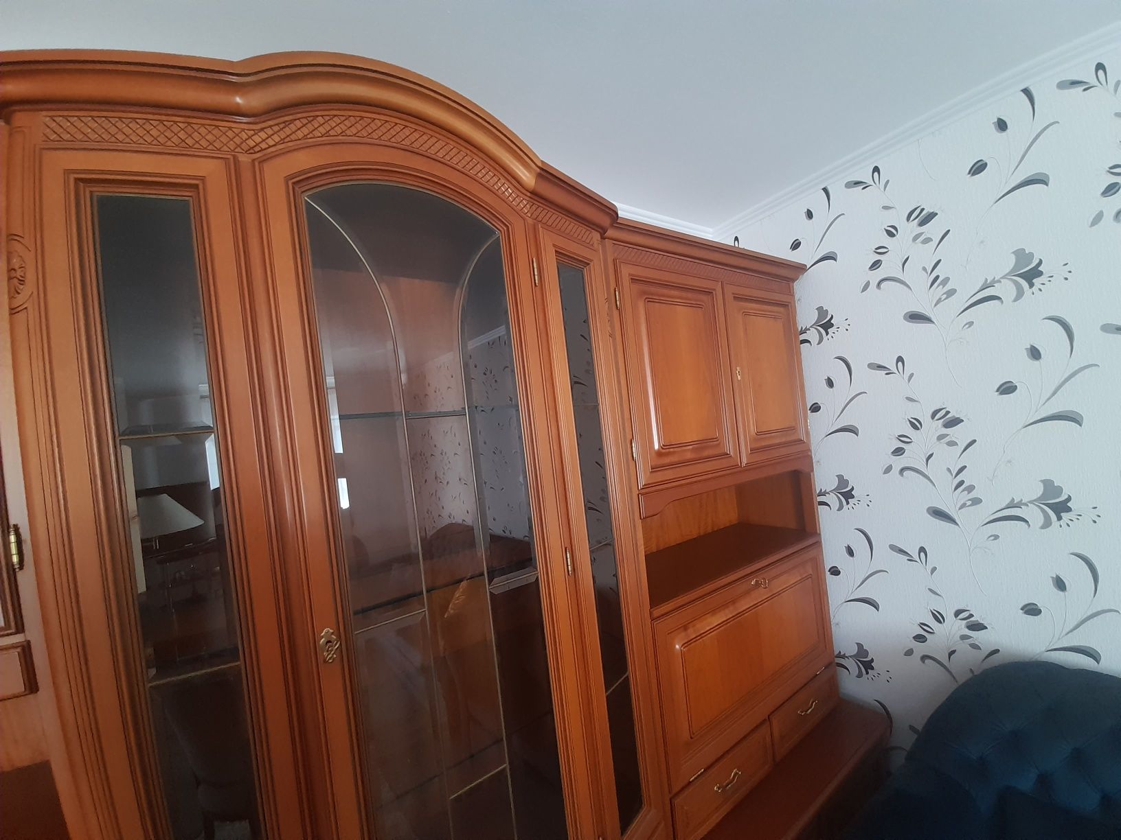 Mobilier sufragerie complet cu tot cu masa si scaune