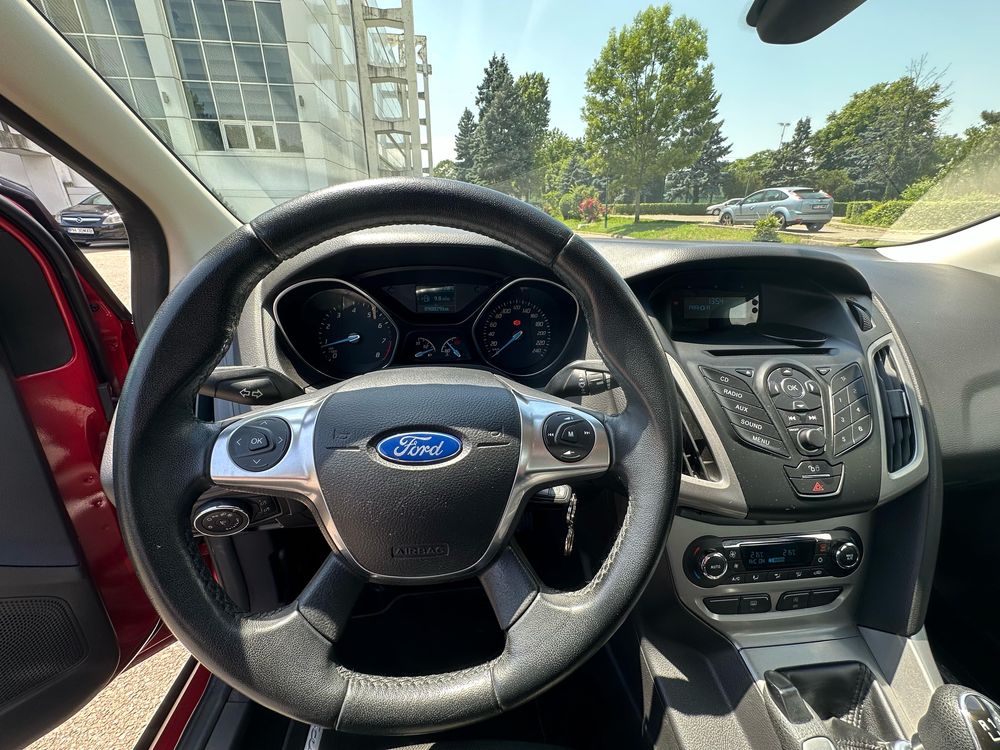 Ford Focus sedan 2012 1.0 l Ecoboost